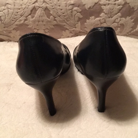 NWOT Navy blue heels with buckle - Picture 4 of 8